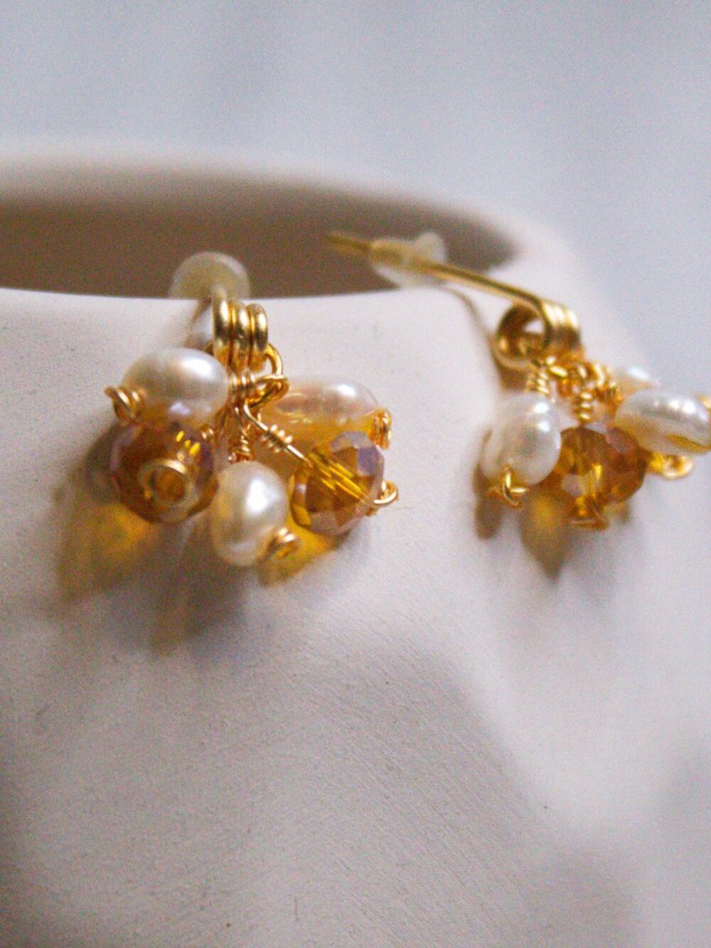 Pearls and crystals studs - Picture 2 of 4